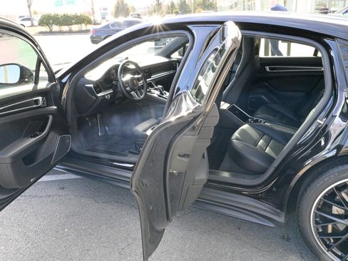 Used 2019 Porsche Panamera GTS image 33