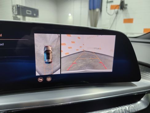 Used 2023 Cadillac Lyriq AWD image 4