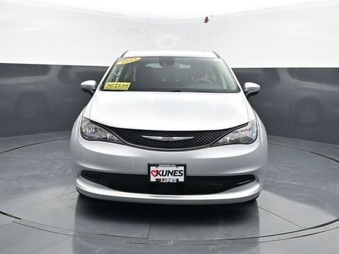Used 2023 Chrysler Voyager LX FWD image 8