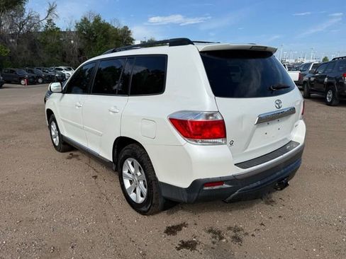 Used 2011 Toyota Highlander SE w/ Tow Pkg AWD/4WD image 3