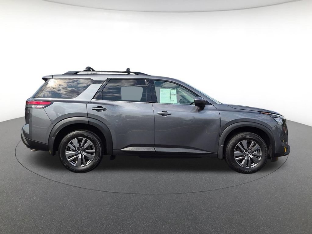 Used 2025 Nissan Pathfinder SV w/ SV Premium Package FWD image 4