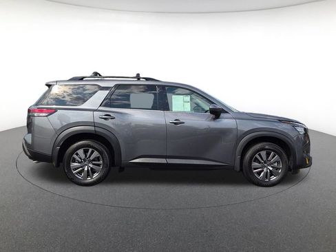 Used 2025 Nissan Pathfinder SV w/ SV Premium Package FWD image 4