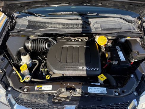 Used 2017 Dodge Grand Caravan SXT image 20