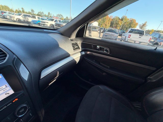 Used 2018 Ford Explorer XLT w/ Equipment Group 202A AWD/4WD image 23