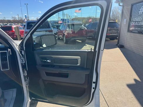 Used 2019 RAM 1500 Classic SLT AWD/4WD image 15