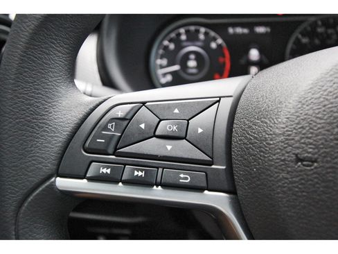 Used 2018 Nissan Kicks SV FWD image 17