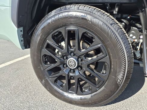 Used 2024 Toyota Tundra Limited image 12