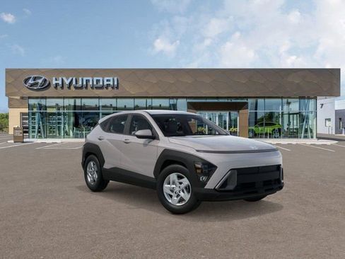 New 2025 Hyundai Kona SE image 2