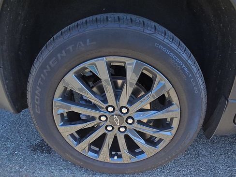 Used 2023 Chevrolet Traverse RS FWD image 9