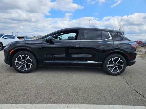 Used 2025 Chevrolet Equinox EV LT image 4