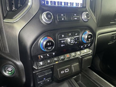Used 2022 GMC Sierra 3500 Denali w/ Denali Ultimate Package image 17