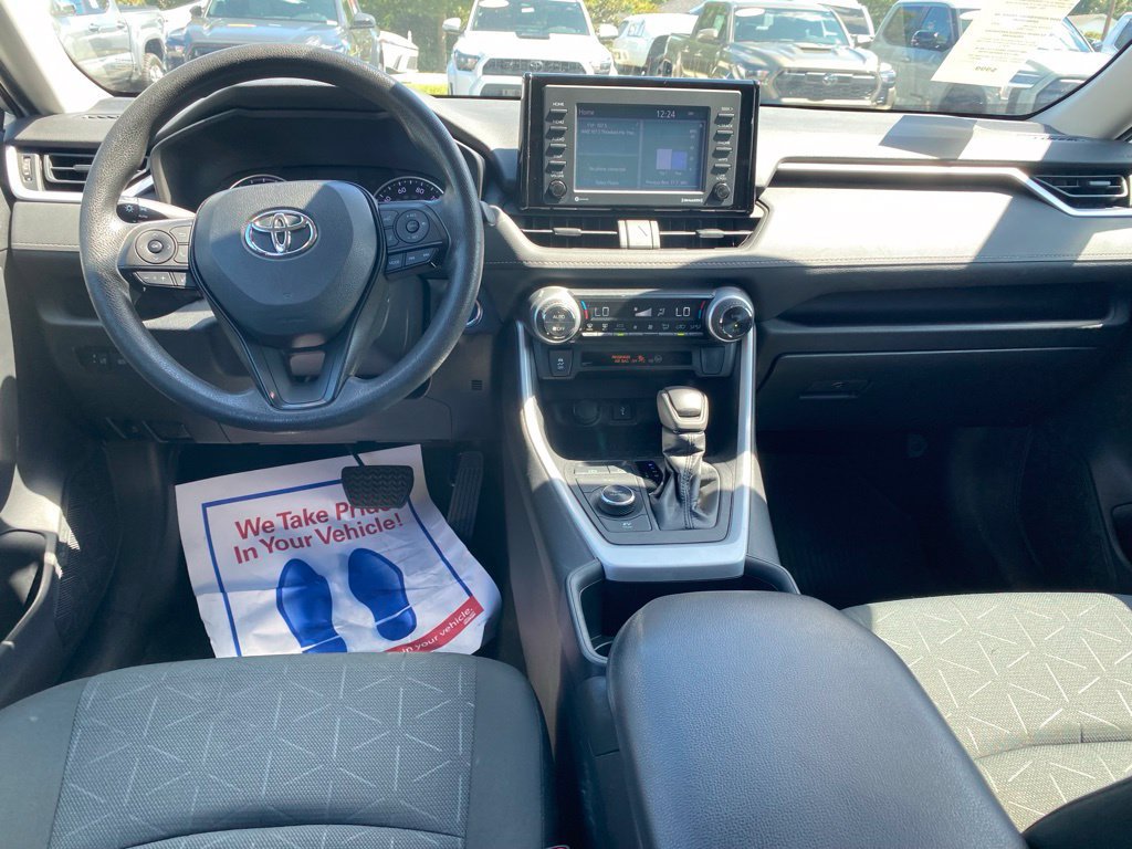 Used 2022 Toyota RAV4 XLE AWD/4WD image 8
