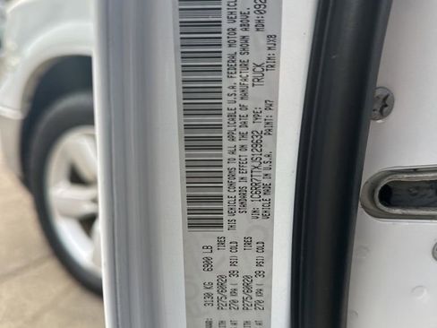 Used 2018 RAM 1500 SLT image 30