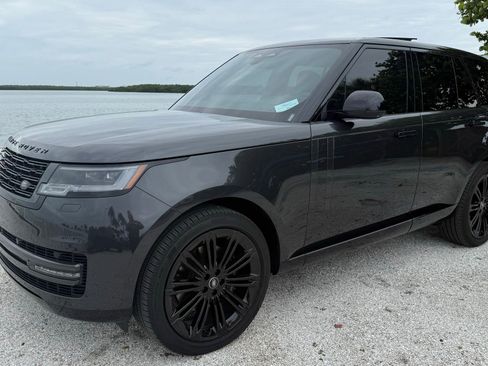 Used 2025 Land Rover Range Rover SE AWD/4WD image 6