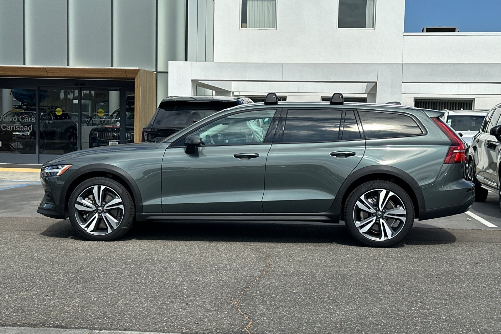 Certified 2026 Volvo V60 B5 Cross Country Plus w/ Climate Package AWD/4WD image 7