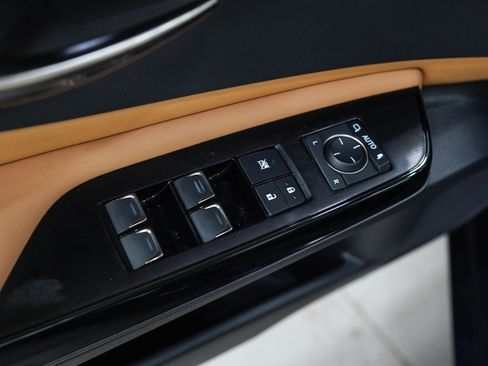 Used 2024 Lexus ES 300h FWD image 19