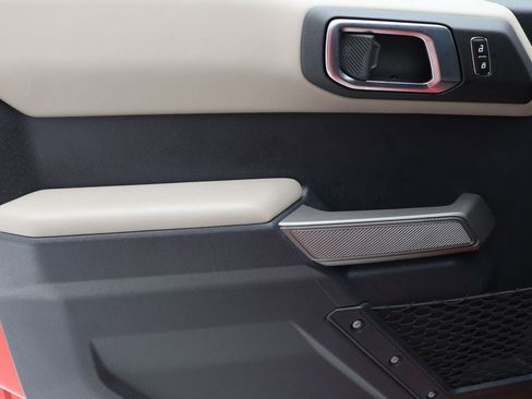 Used 2023 Ford Bronco Wildtrak image 13