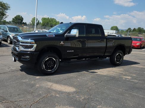 Used 2025 RAM 2500 Laramie AWD/4WD image 3