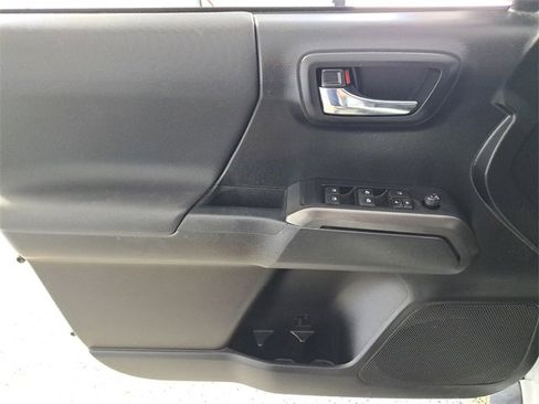 Used 2022 Toyota Tacoma TRD Sport image 21