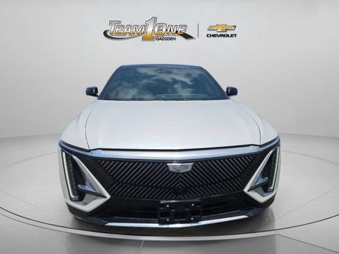 Used 2025 Cadillac Lyriq Luxury w/ LPO, Floor Liner Package AWD/4WD image 2
