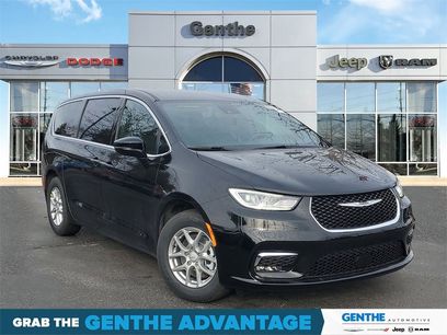 New 2026 Chrysler Pacifica Select