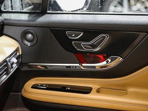 Used 2020 Lincoln Corsair Reserve w/ Equipment Group 201A image 21