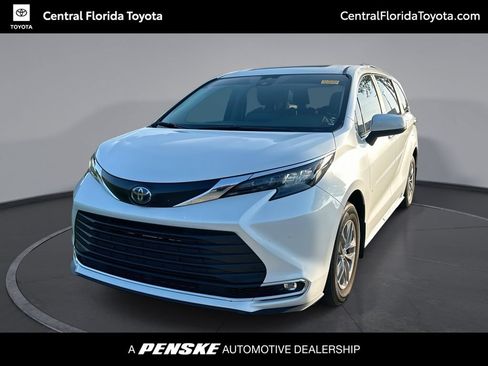 Used 2024 Toyota Sienna XLE FWD image 1