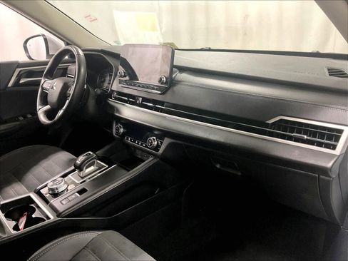 Used 2024 Mitsubishi Outlander SE image 14
