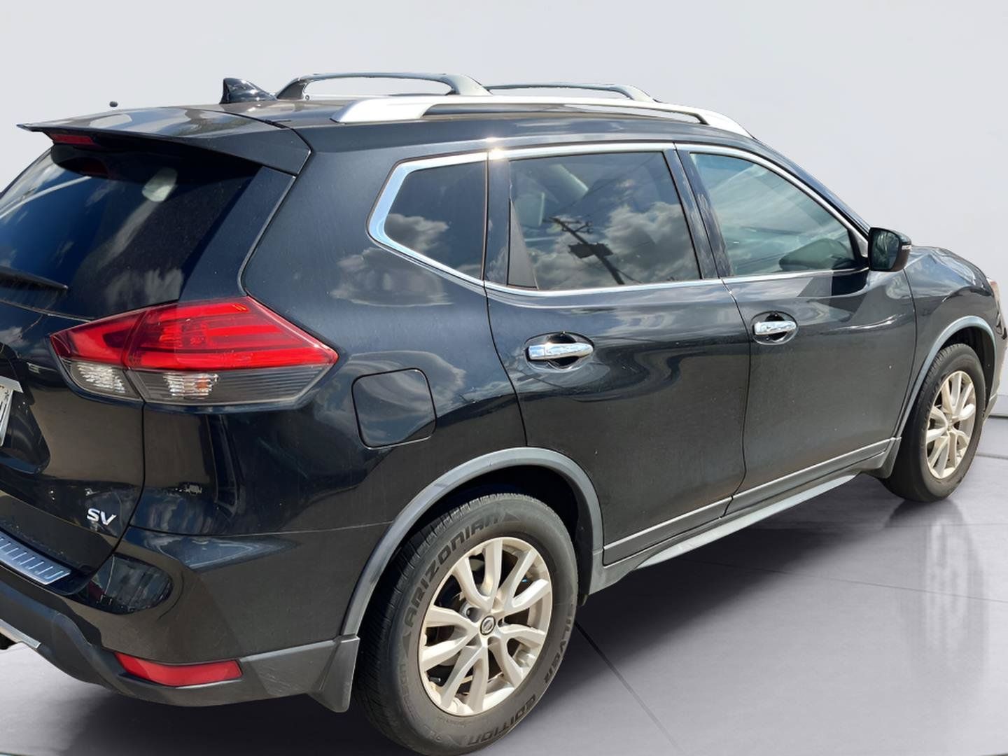 Used 2017 Nissan Rogue SV FWD image 6