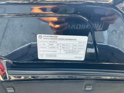 Used 2021 Volkswagen Tiguan SEL Premium R-Line image 32