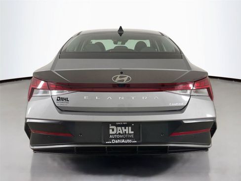 Used 2024 Hyundai Elantra Limited FWD image 12