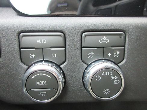 New 2026 GMC Sierra 1500 SLE image 16