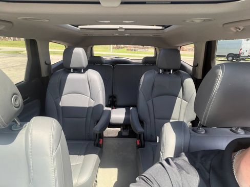Used 2021 Buick Enclave Premium w/ Sun and Sites Package AWD/4WD image 8