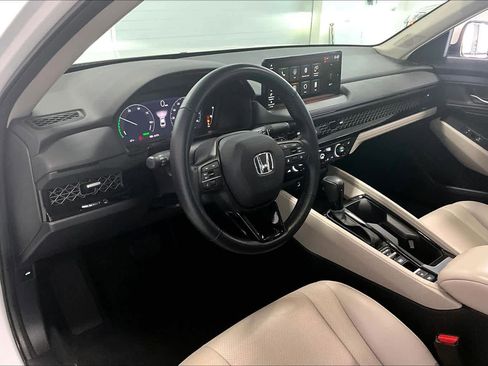 Used 2023 Honda Accord EX-L image 2