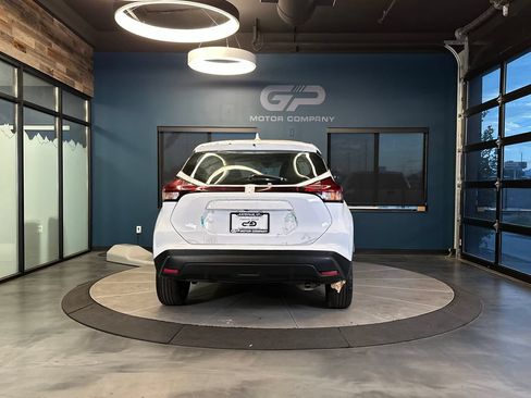Used 2022 Nissan Kicks S FWD image 4