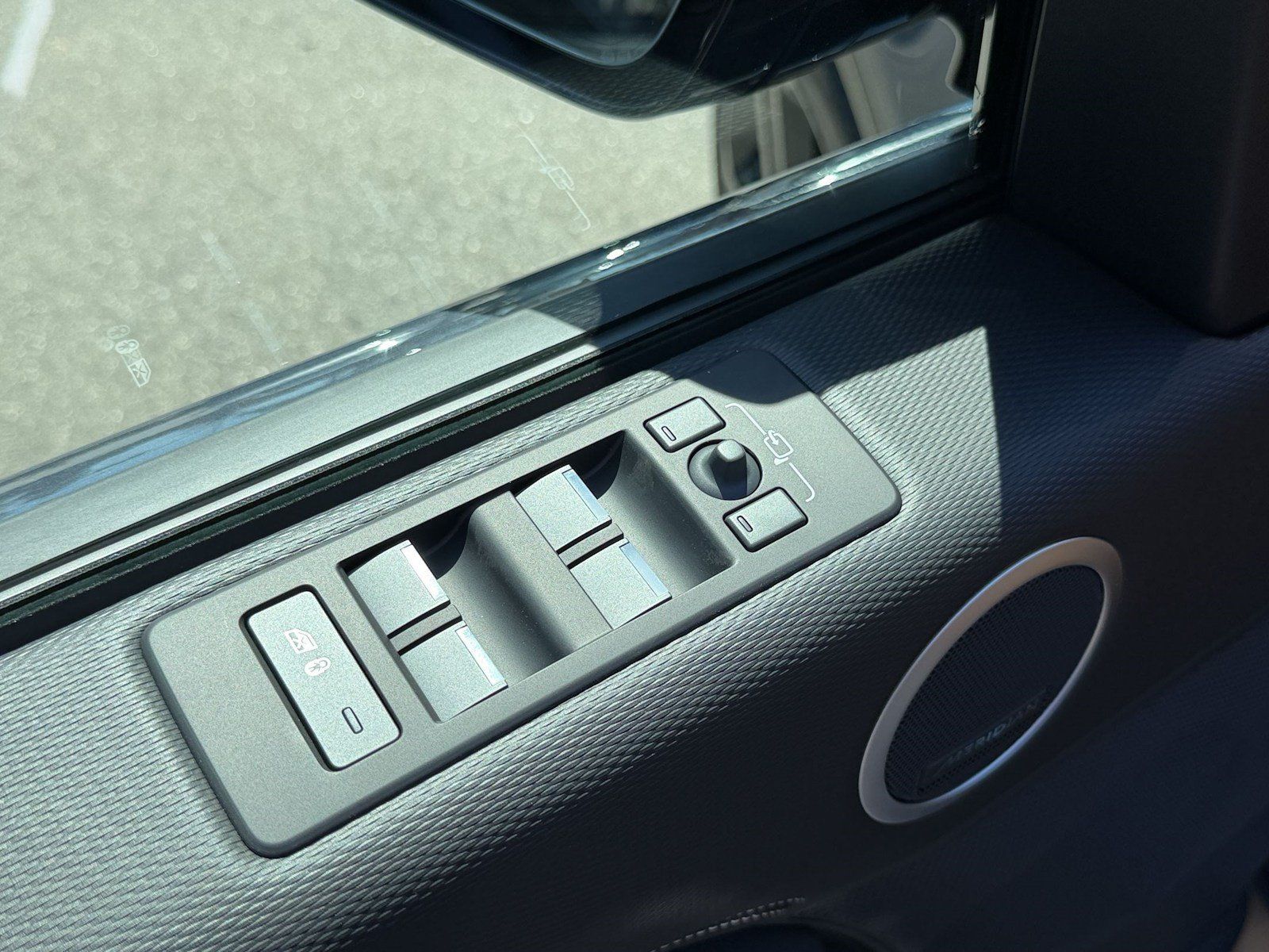 New 2026 Land Rover Discovery Limited Edition AWD/4WD image 26