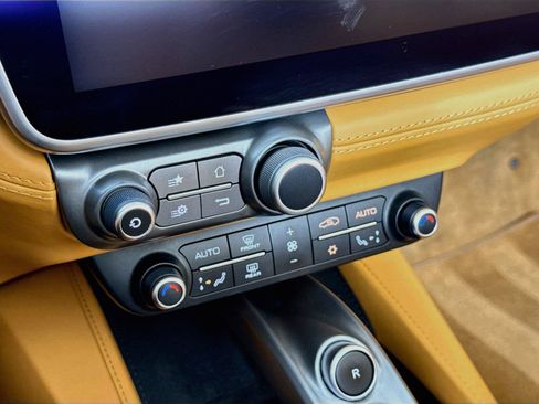 Used 2019 Ferrari Portofino RWD image 20