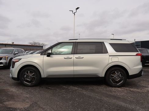 New 2026 Kia Carnival EX FWD image 4