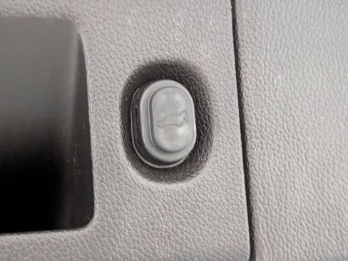 Used 2016 Cadillac Escalade Luxury image 34