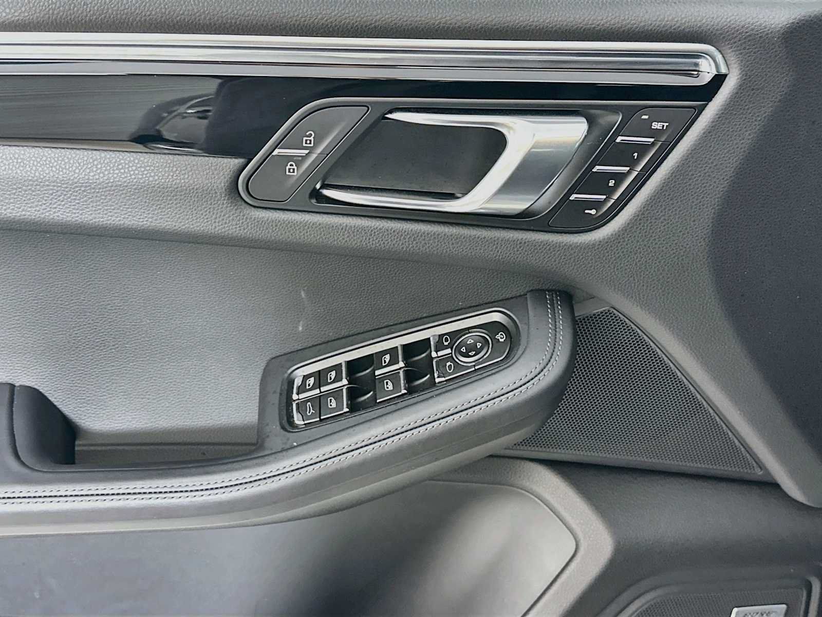 Certified 2026 Porsche Macan AWD/4WD image 11