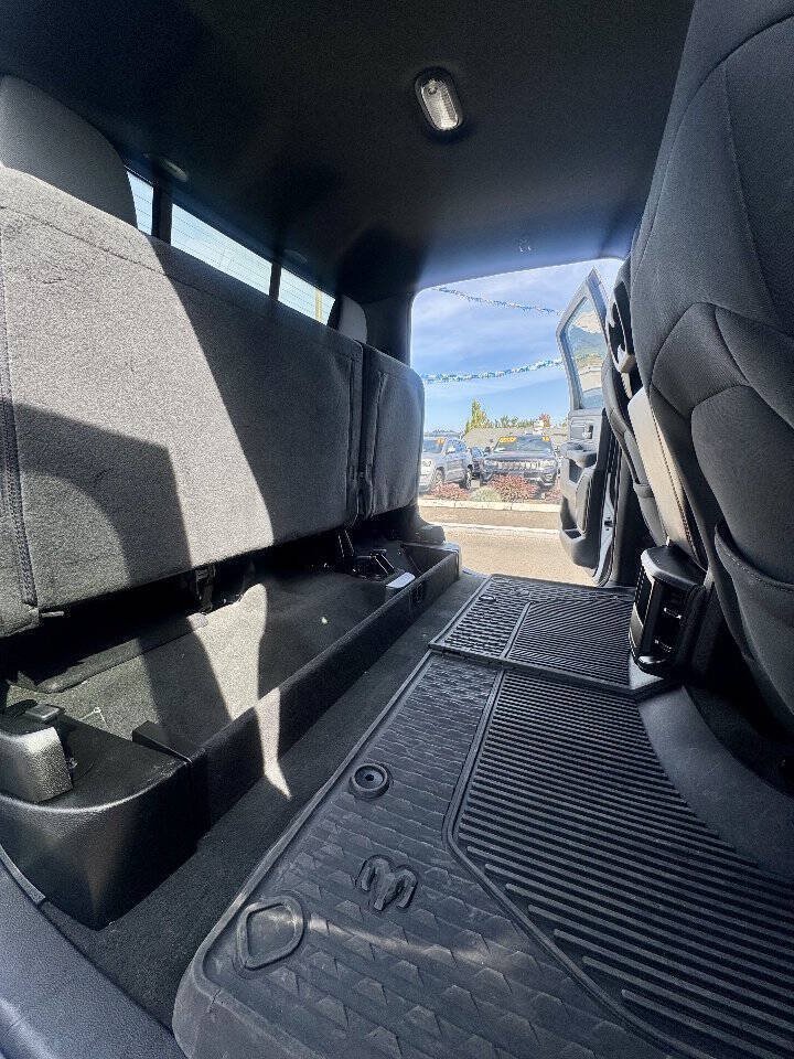 Used 2022 RAM 1500 Big Horn AWD/4WD image 17