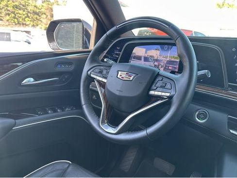 Certified 2022 Cadillac Escalade Premium Luxury image 5