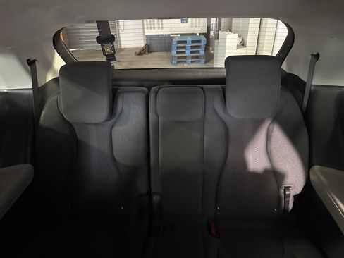 Used 2022 Kia Carnival LX image 22