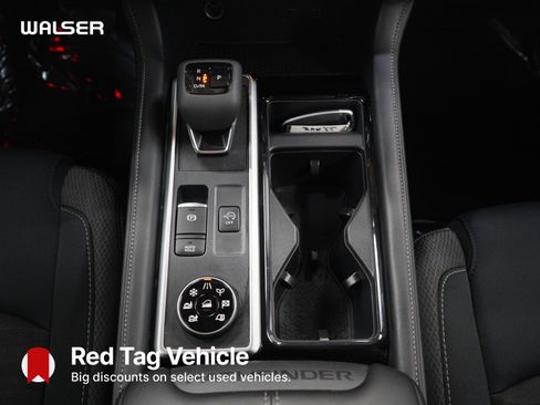 Used 2025 Nissan Pathfinder SV AWD/4WD image 17