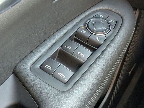 New 2025 Cadillac XT6 Luxury image 24