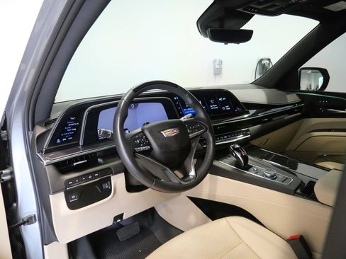 Used 2023 Cadillac Escalade Premium Luxury AWD/4WD image 13