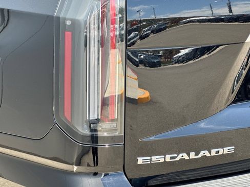 Used 2025 Cadillac Escalade ESV Luxury AWD/4WD image 32