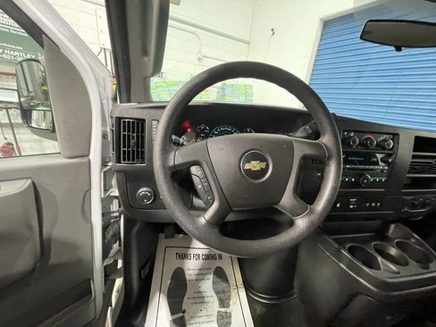 Used 2017 Chevrolet Express 3500 LT w/ LT Preferred Equipment Group image 10