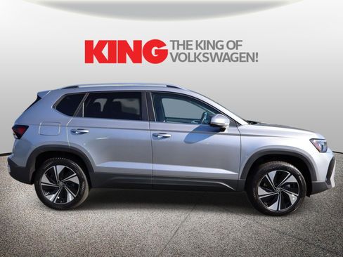 New 2026 Volkswagen Taos SE image 2