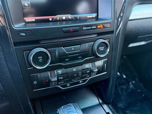 Used 2016 Ford Explorer XLT w/ Equipment Group 202A image 40